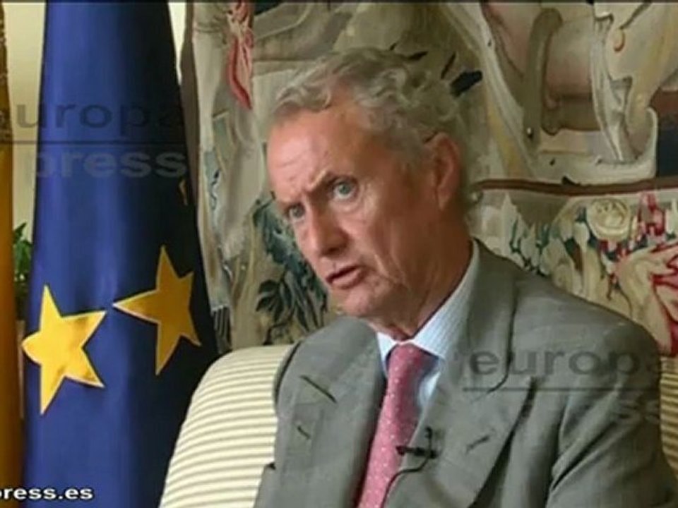 Morenés: "Rajoy toma medidas imprescindibles"