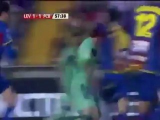 Một mình Lionel Messi  chấp  5 cầu thủ đối phương, thue xe du lich tai tphcm