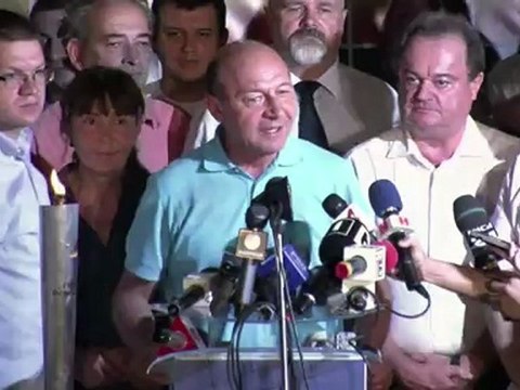 Romania's Basescu survives impeachment vote