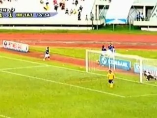 Pha ghi bàn từ giữa sân của Nguyễn Ngọc Duy (Hà Nội TT)