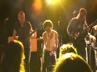 Room Service en 1ère partie de Band Off Skulls à la LAITERIE le 19-05-2012 Higher