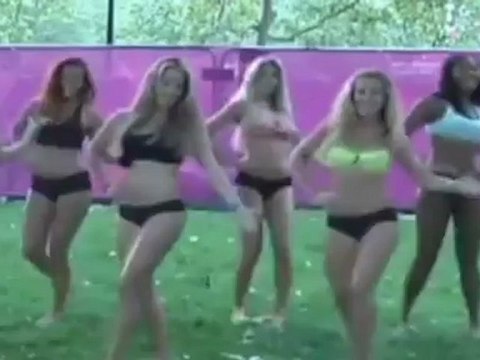 Deportes / JJOO; Ocho animadoras españolas de voley playa causan furor en Londres