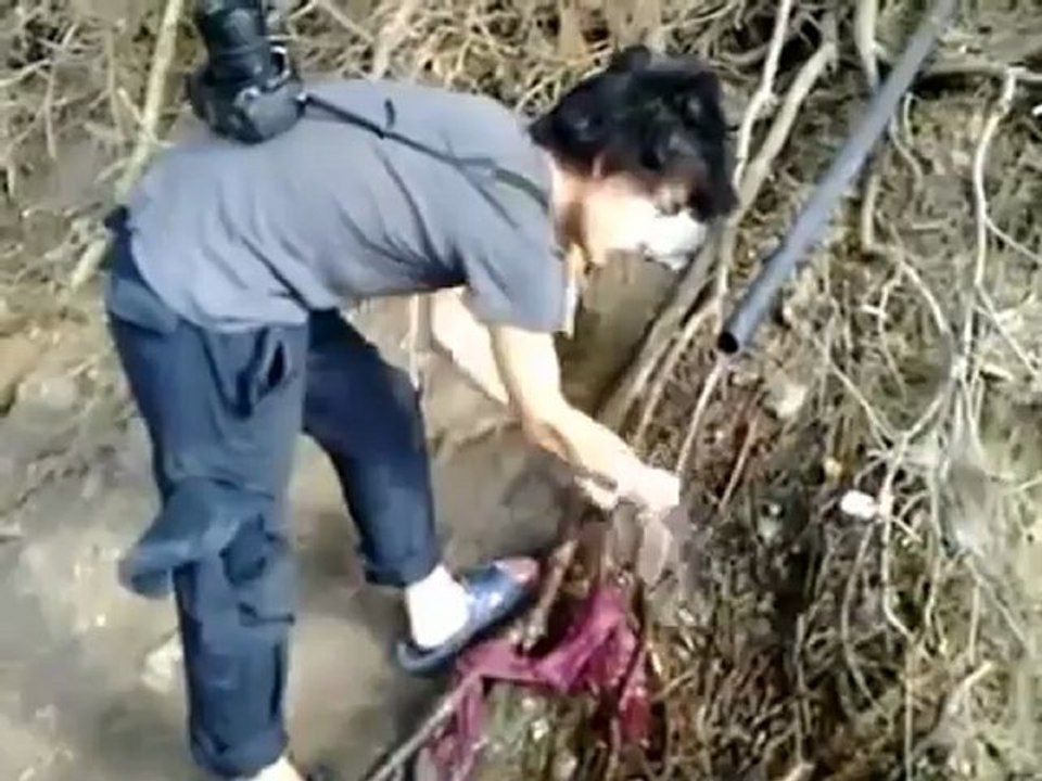 Syria فري برس الله أكبر صحفي ياباني يسلم على ايدي الجيش الحر  ج1 Syria