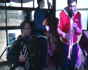 Les Fils Canouche au LOLLY PAPAYE sous la pluie