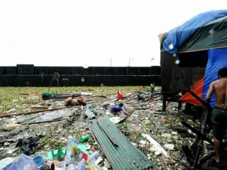 Tempestade Saola mata três nas Filipinas