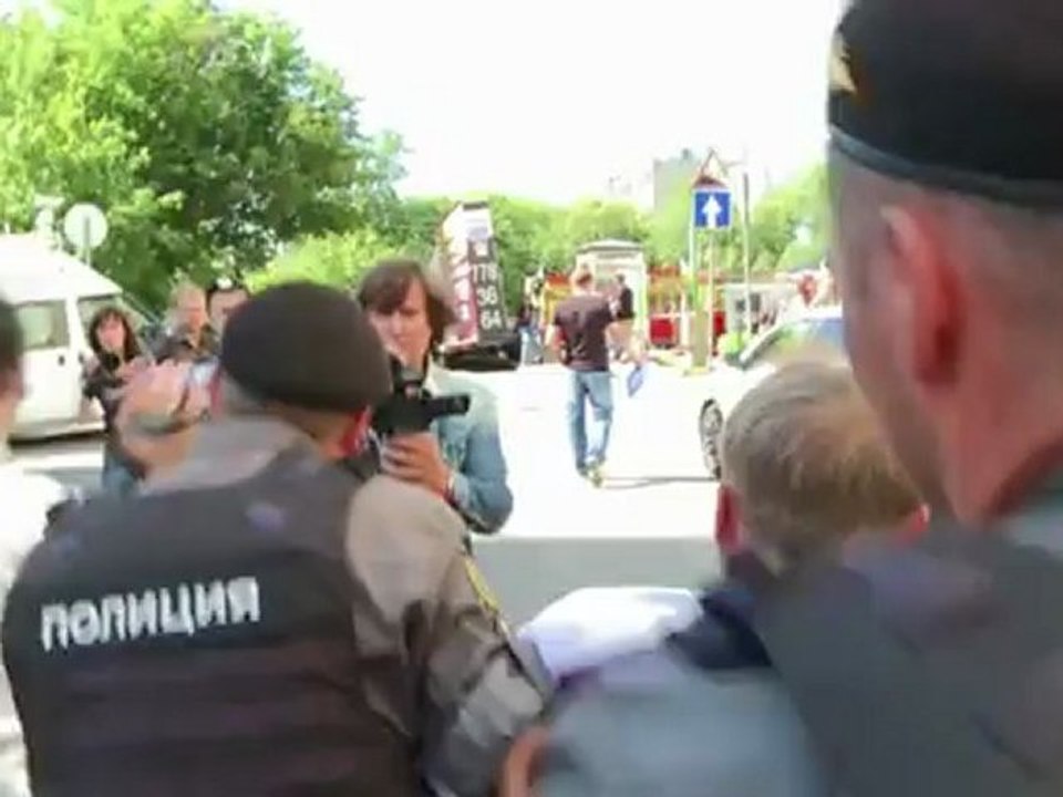 "Punk-Gebet" gegen Putin: Frauenband Pussy Riot vor Gericht