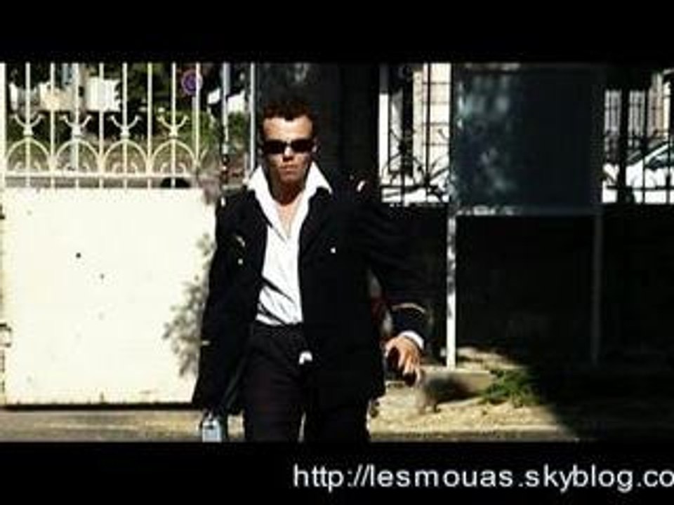 Les Mouas - Faux agent secret