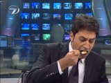 Erhan Çelik Kanal 7 Haber saati Haber sunuşu arasında iftar 30-7-2012