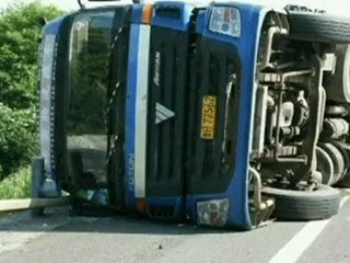 Woman saves husband and child from falling truck