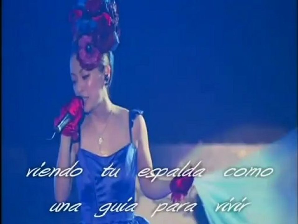 Ayumi Hamasaki walking proud con subst. esp.