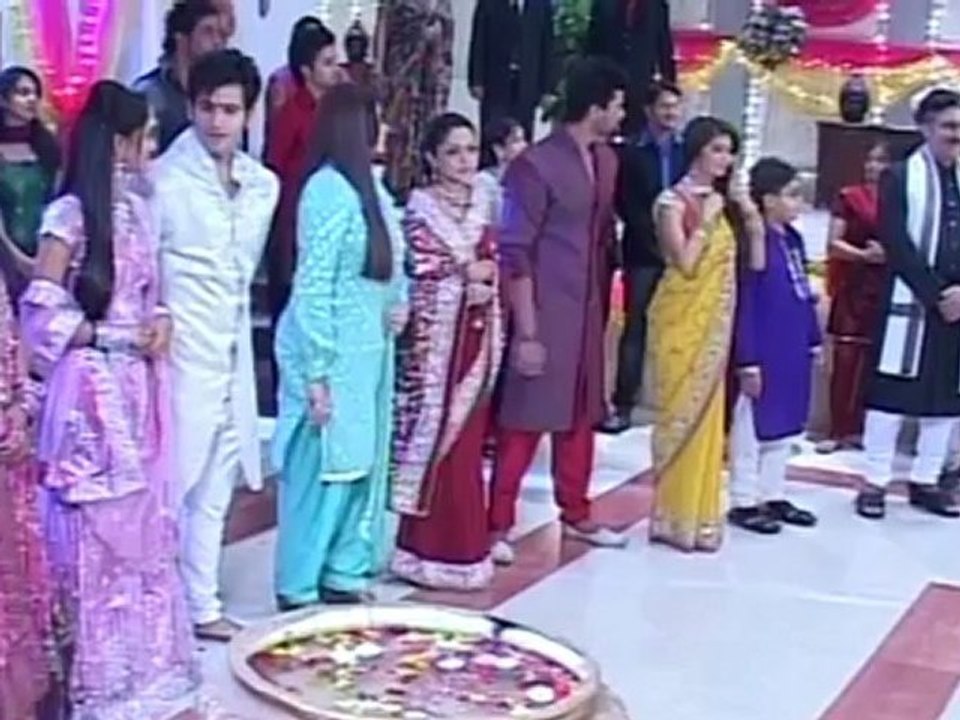 RK DEFAMES Madhubala IN PUBLIC in Madhubala Ek Ishq Ek Junoon 30th July 2012