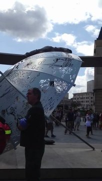 Ivre, il s'est endormi sur le parasol à Bruxelles