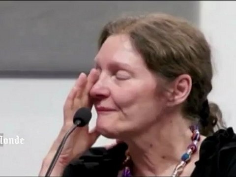 La mère de Julian Assange défend avec émotion l'exil de son fils en Equateur