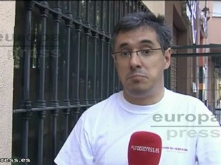 Desalojan un edificio por aparatoso incendio en el garaje