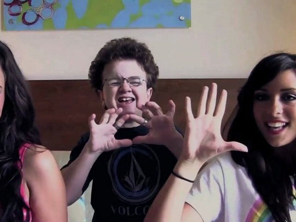 "Hands Up" - Keenan Cahill and Electrovamp