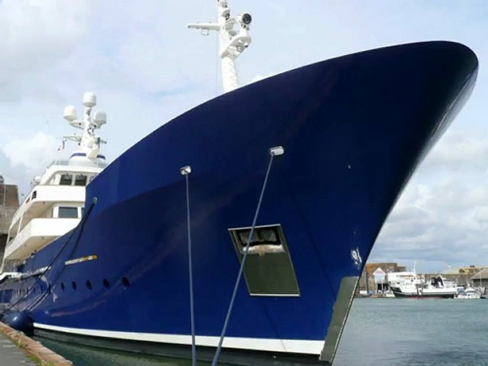 LE YACHT TURMOIL (LOUL)