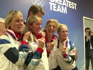 Avó de diamante, neta de prata