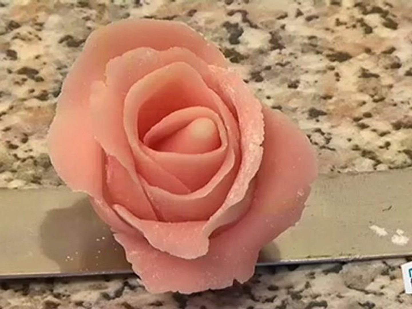 Gateau Faire Une Rose En Pate D Amande Video Dailymotion