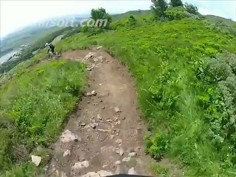 Super Besse Les Lys (rouge près de la noire)  VTT DH