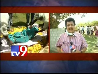 Rituals to burnt bodies in train accident are performed in Nellore - Part 2