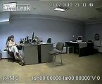 Ofisteki Sarhoş Kadın Kameralarada