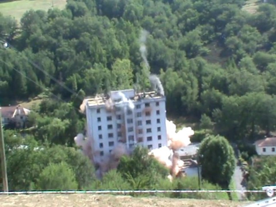 demolition tour hlm de combettes decazeville