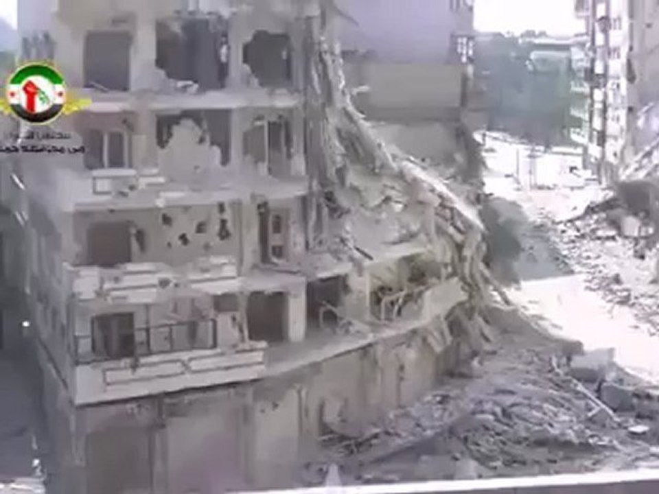 Syria فري برس حمص حي جورة الشياح تدمير مباني بأكملها بسبب القصف بالدبابات على الحي من قبل عصابات الاسد 1 8 2012 Homs