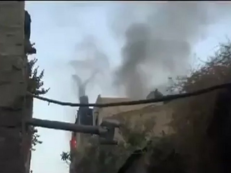 Syria فري برس  حمص قصف باب هود واحنراق الأبنية, النار تشتعل 1 8  2012 Homs