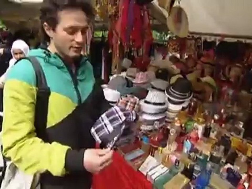 Las gafas de cart?n de Cantemir Gheorghiu - Euromaxx | Euromaxx