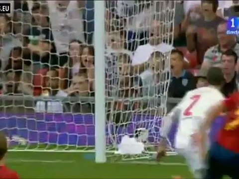 Adrián dispara al palo vs Marruecos