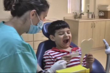 Çocukların dişleri renkleniyor