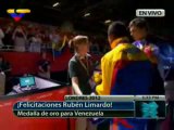 (VÍDEO) Emocionante instante en que el Esgrimista Rubén Limardo recibe la presea de oro y entona las gloriosas notas del Himno Nacional de Venezuela