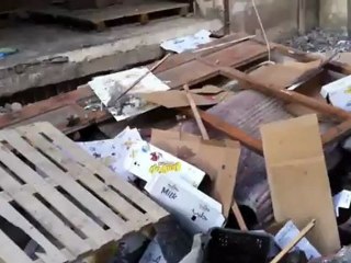 Syria فري برس ديرالزور تدمير بناء ومحل تعليق انكليزي31 7 2012 Deirezzor