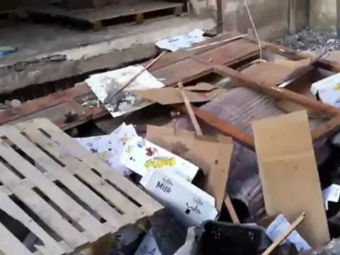 Syria فري برس ديرالزور تدمير بناء ومحل تعليق انكليزي31 7 2012 Deirezzor