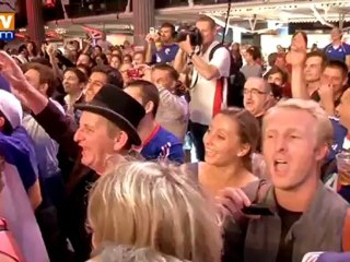 Lucie Décosse a célébré sa médaille d’or au Club France