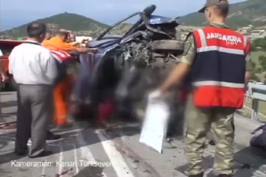 İş makinesi devrildi: 7 ölü