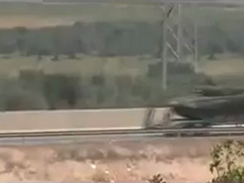 Syria فري برس اوتستراد حلب اللاذقية  حشود عسكرية باتجاه حلب 1 8 2012 Aleppo