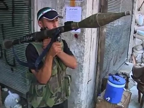 Syrian government tanks descend on Aleppo