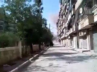 Syria فري برس حلب  صلاح الدين آثار القصف ولحظةسقوط أحد القذائف1 8 2012 Aleppo