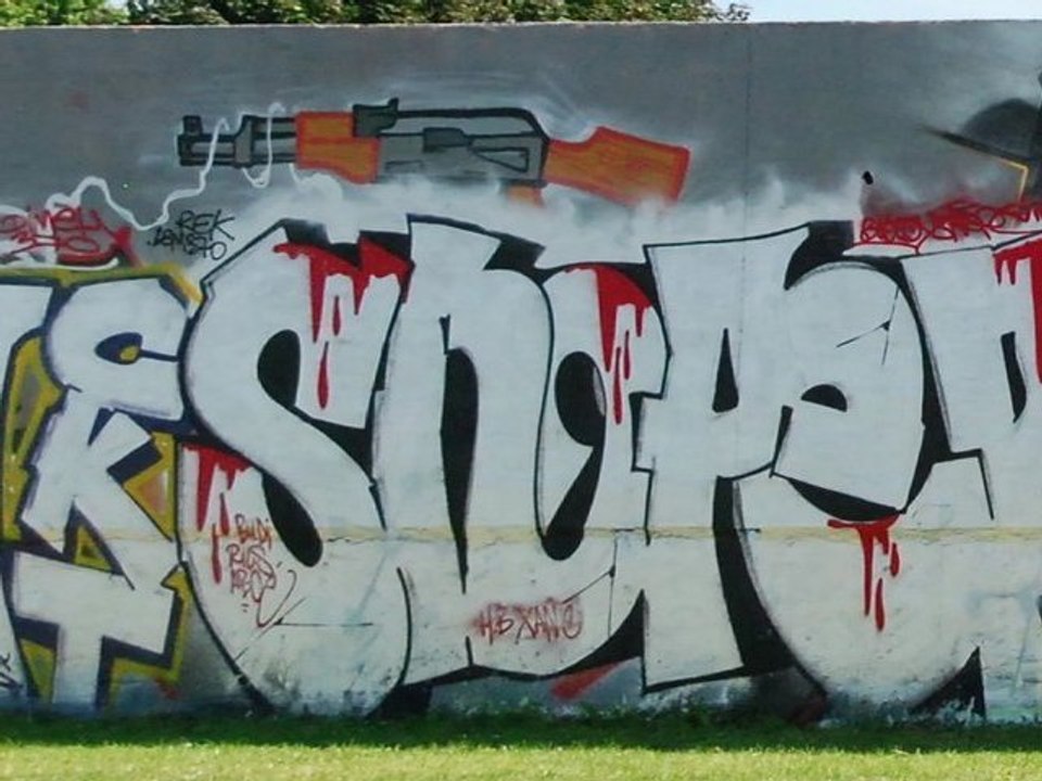 visage caché sur les bords du canal de l'ourcq