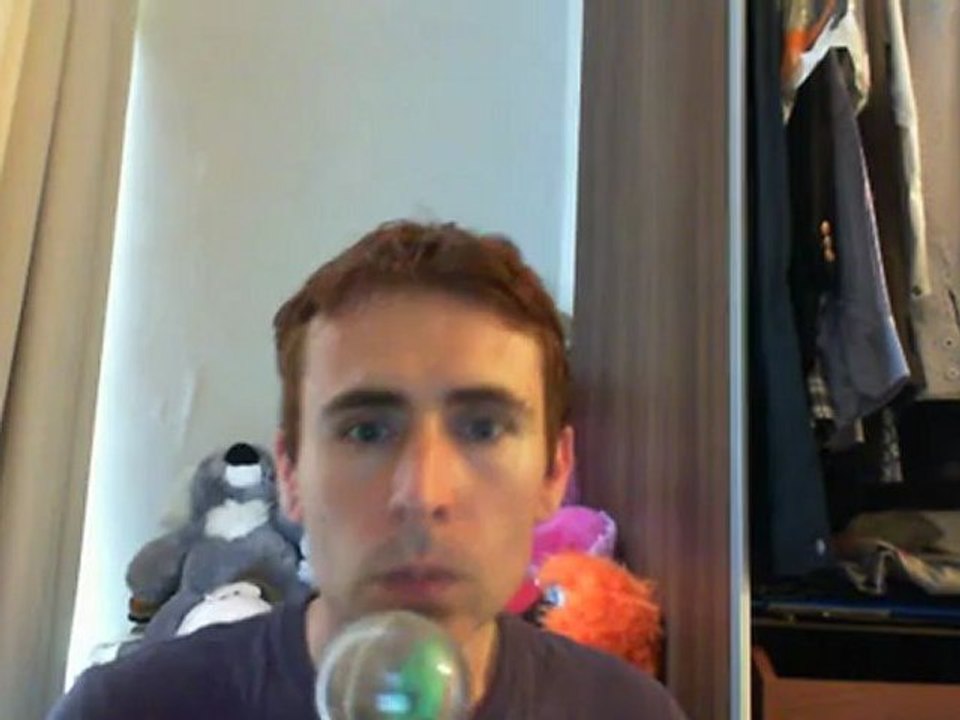 Wiwi égratigne "je veux le monde" de Nathalia