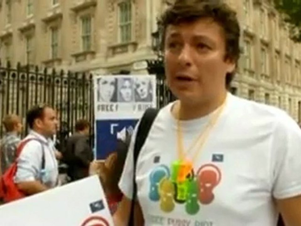 Judo diplomacy as Putin, Cameron talk Syria