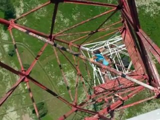 Ucraniano desafia a morte e brinca a 110 metros de altura