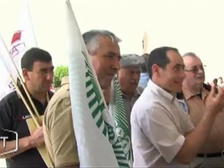Manifestation des éleveurs devant un hypermarché (Vendée)