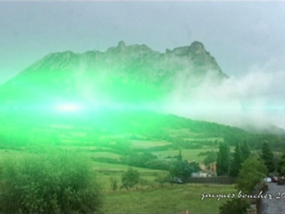 un OVNI à BUGARACH ?