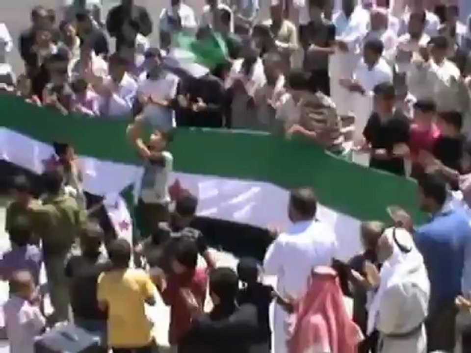 Syria فري برس  ادلب خان شيخون  جمعة دير الزور   النصر القادم من الشرق  3 8 2012 ج1 Idlib