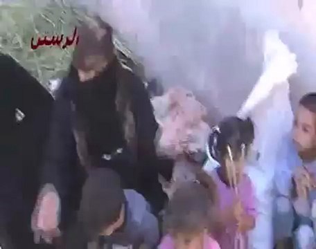 Syria فري برس حمص الرستن ندائات استغاثة من نساء واطفال المدينة 3 8 2012 Homs