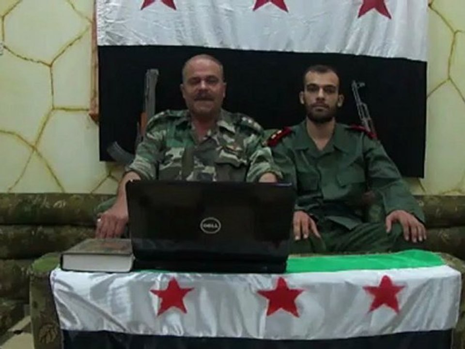 Syria فري برس  حلب منبج  انشقاق عقيد ونجله  2 8 2012 Aleppo