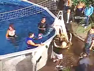 Doña ethel al Agua en las Noches