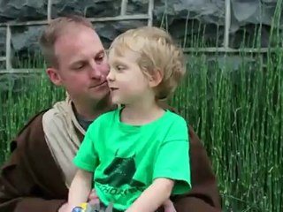 Pai militar regressa a casa e faz grande surpresa ao filho de 5 anos